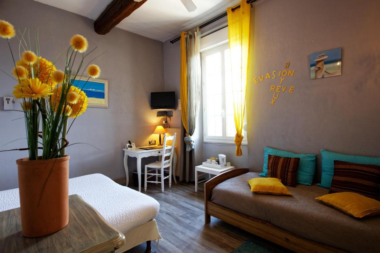 Logis Auberge De Tavel Exterior photo