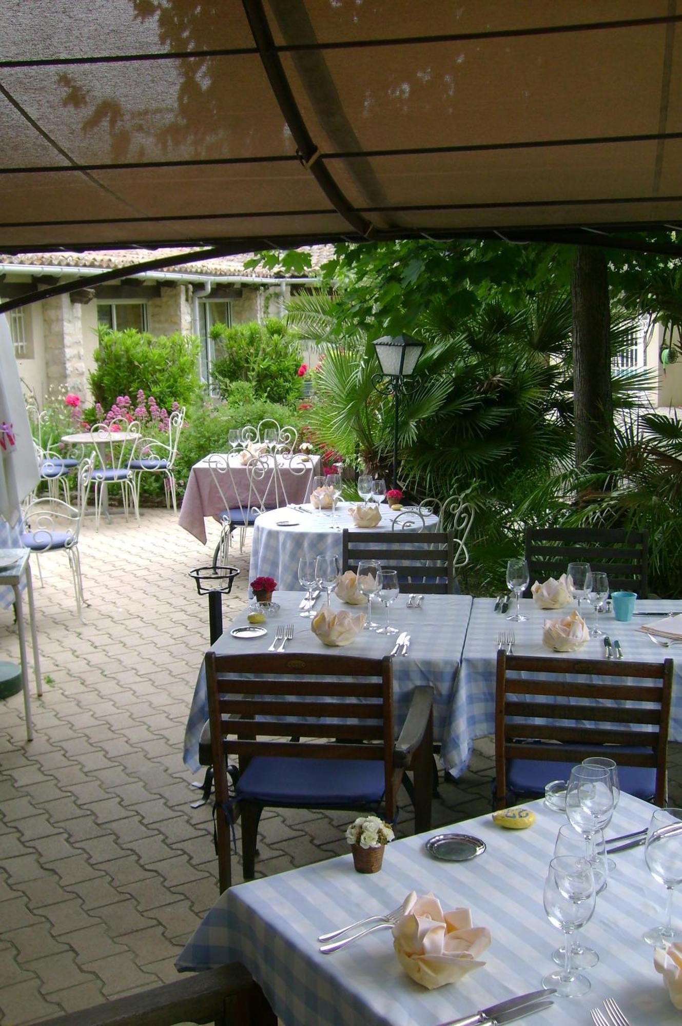 Logis Auberge De Tavel Exterior photo